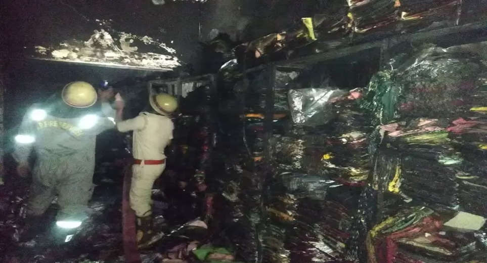 Kanpur Fire News: 600 shops burning, 55 fire tenders present, army-police took charge