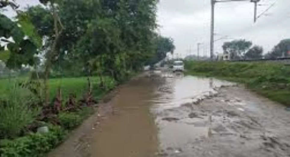 UP News: Six laborers washed away in the flow of rain drain, bodies of four found, search for two continues