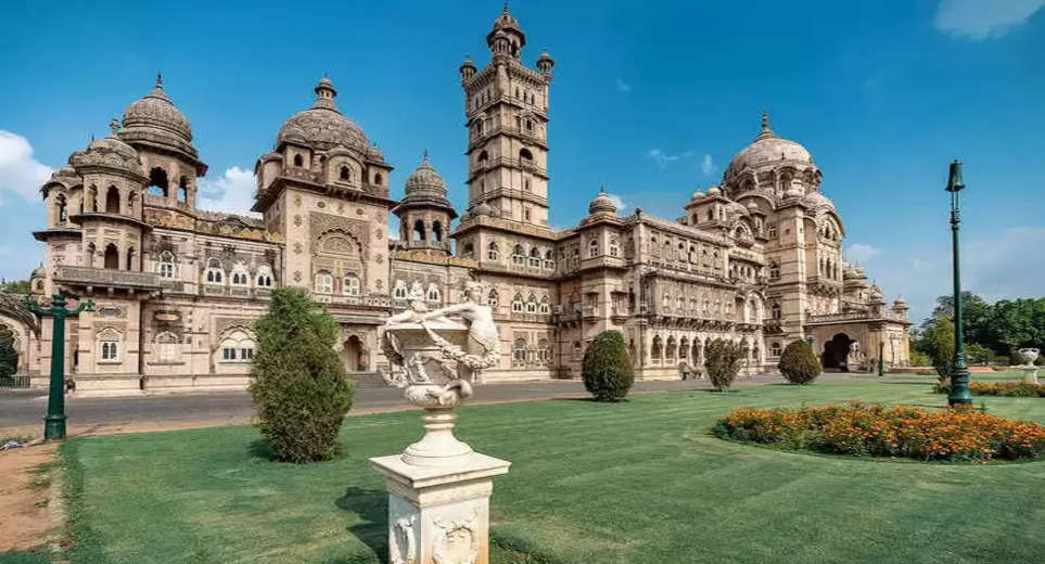 Laxmi Villas Palace: The world's largest house, even Ambani's Antilia pales in front of it