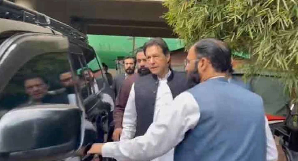 Imran Khan: Vehicle of former PM's convoy crashed, many people injured