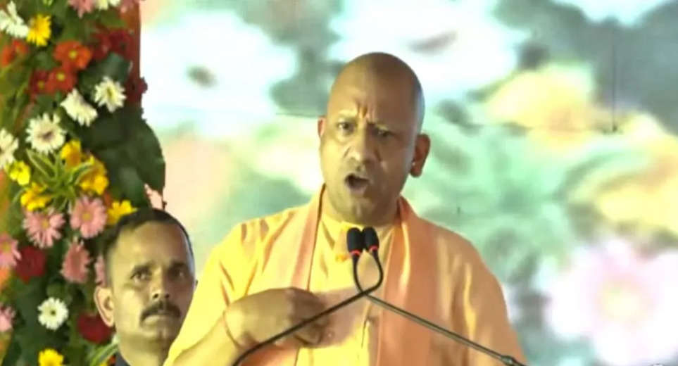 CM Yogi: CM Yogi lashed out at the land occupied by Atiq, said - 'Before 2017, mafias used to live on government land'
