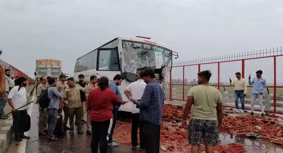 Hapur Bus Accident: Horrific accident on Delhi-Lucknow highway, driver killed, more than 45 injured