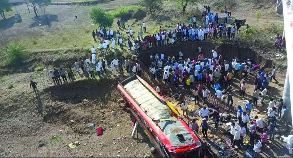 Khargone Accident: Horrific accident in Madhya Pradesh, bus fell down from the bridge, 22 people died