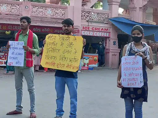 Wrestlers Protest News: Organized in support of women wrestlers in BHU, a large number of students were present