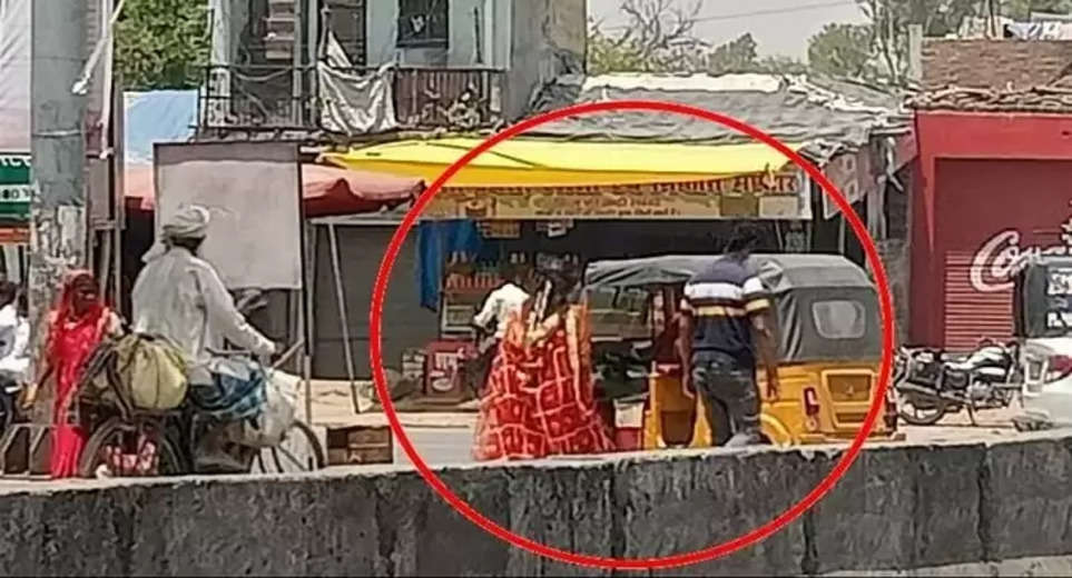 UP News: When the bride-turned-girlfriend caught the lover-groom after chasing him for 20 km, high-voltage drama happened