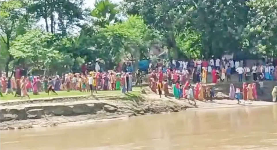Bihar: Major accident in Muzaffarpur, boat full of children capsized in the river, 16 missing