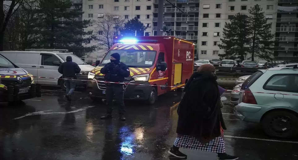 10 people, including five children, killed in apartment fire in France