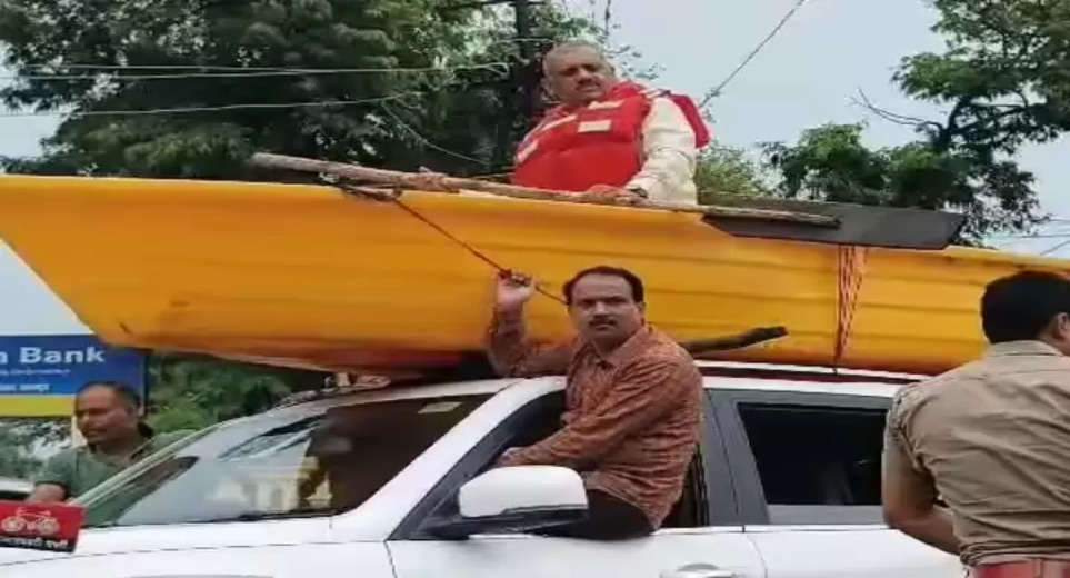 UP Kanpur News: SP MLA drove a boat on a car, police challaned him